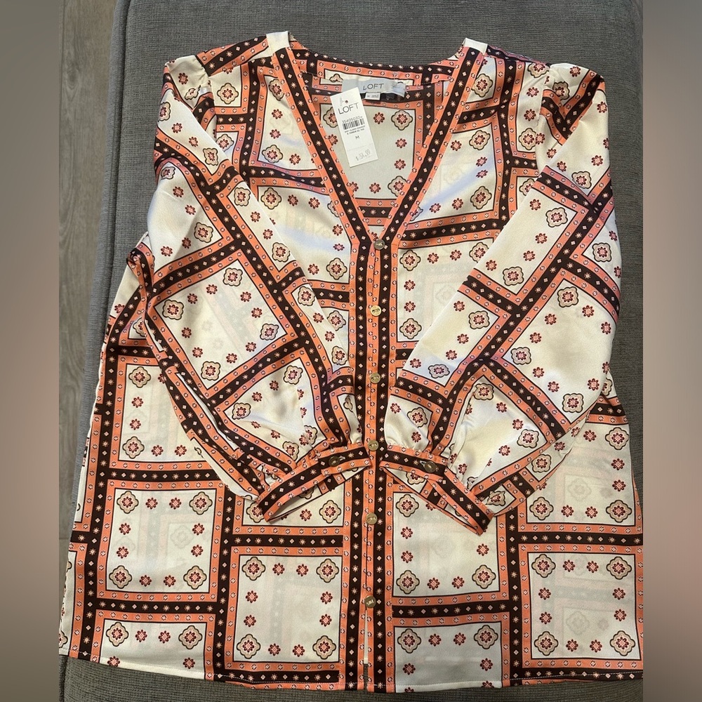 NWT Beautiful Ann Taylor Loft Blouse with buttons.  Size Medium